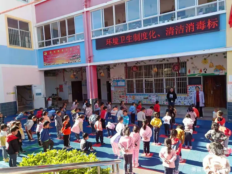 《感恩有您,伴我成长》双柏县机关幼儿园中班组感恩节主题活动